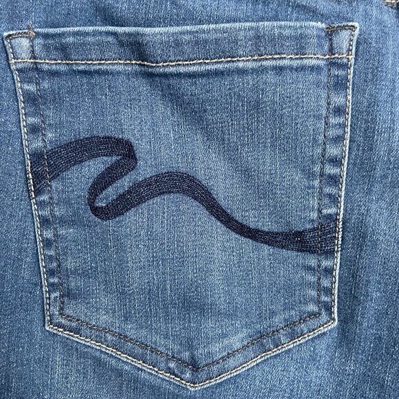 Santana Jeans Capris - Picture 10 of 10